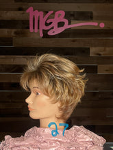 Load image into Gallery viewer, Megan- Synthetic Wig
